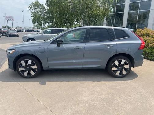 2024 Volvo XC60 Recharge Plug-In Hybrid T8 Plus Dark Theme