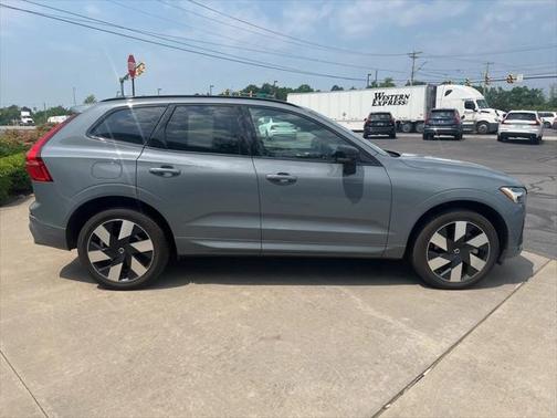 2024 Volvo XC60 Recharge Plug-In Hybrid T8 Plus Dark Theme