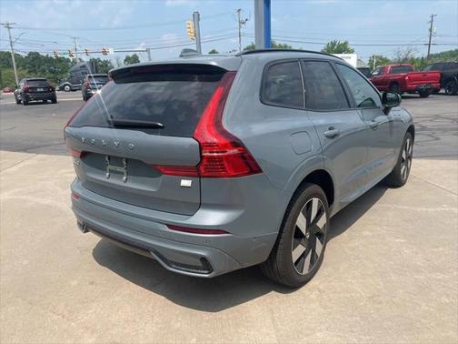 2024 Volvo XC60 Recharge Plug-In Hybrid T8 Plus Dark Theme
