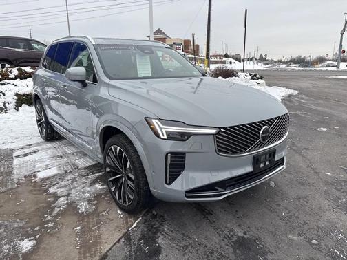 2025 Volvo XC90 B6 Plus 7-Seater