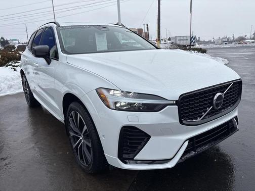 2024 Volvo XC60 B5 Plus Dark Theme
