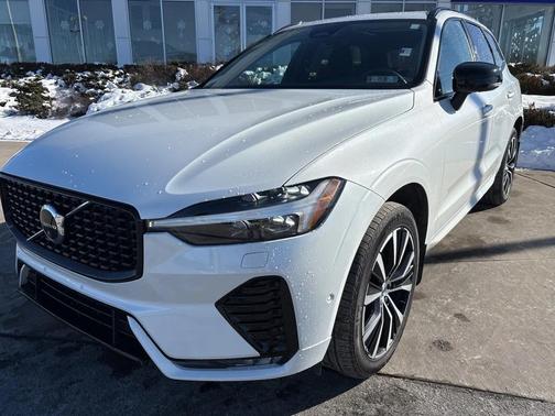 2024 Volvo XC60 B5 Plus Dark Theme