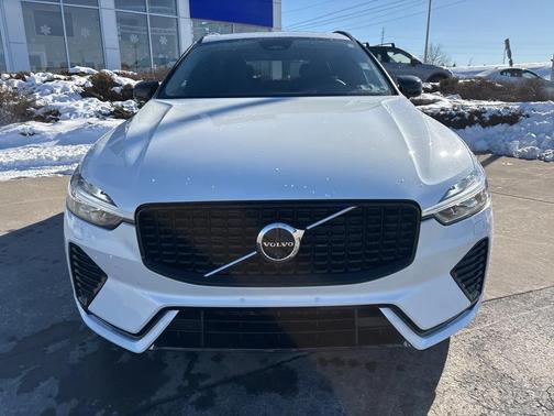 2024 Volvo XC60 B5 Plus Dark Theme