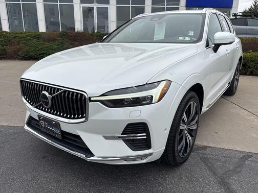 Crystal White Metallic 2023 Volvo XC60 B5 Plus Bright Theme
