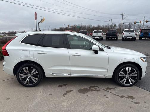 Crystal White Metallic 2023 Volvo XC60 B5 Plus Bright Theme