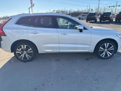 2023 Volvo XC60 B5 Plus Bright Theme