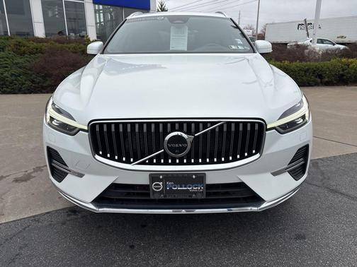 Crystal White Metallic 2023 Volvo XC60 B5 Plus Bright Theme