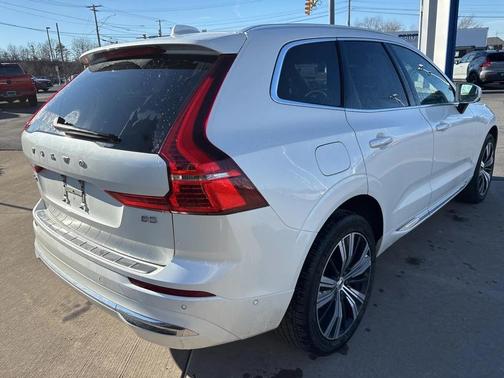 2023 Volvo XC60 B5 Plus Bright Theme