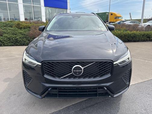 Onyx Black Metallic 2026 Volvo XC60 B5 Ultra