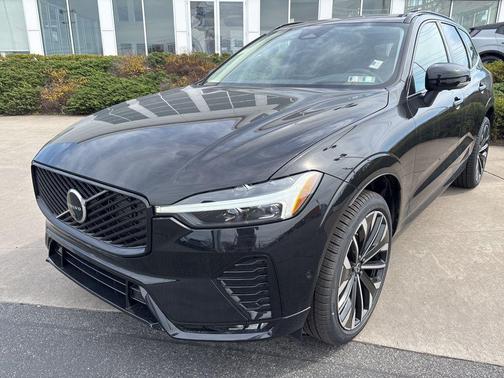 Onyx Black Metallic 2026 Volvo XC60 B5 Ultra