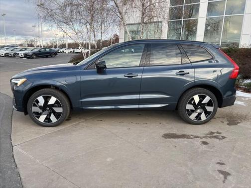 2025 Volvo XC60 Plug-In Hybrid T8 Plus