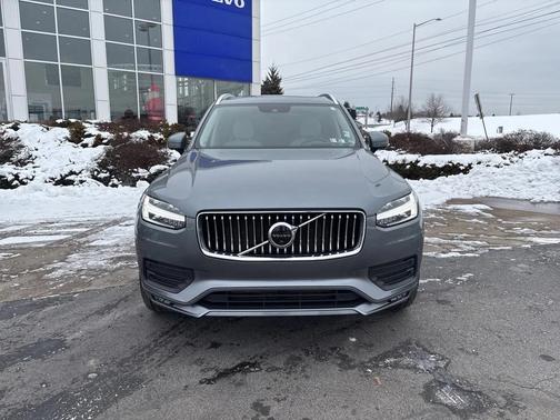 2020 Volvo XC90 T6 Momentum