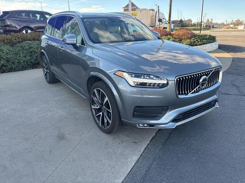 2020 Volvo XC90 T6 Momentum