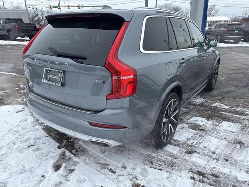 2020 Volvo XC90 T6 Momentum