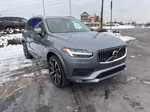2020 Volvo XC90 T6 Momentum