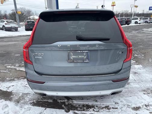 2020 Volvo XC90 T6 Momentum