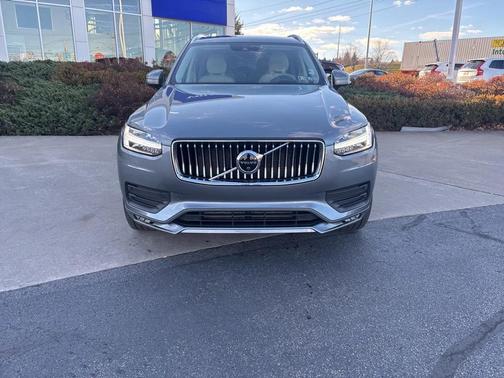 2020 Volvo XC90 T6 Momentum