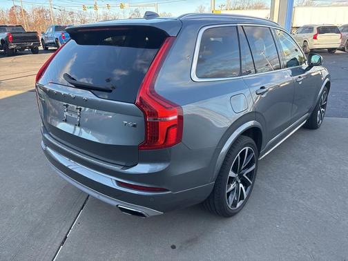 2020 Volvo XC90 T6 Momentum