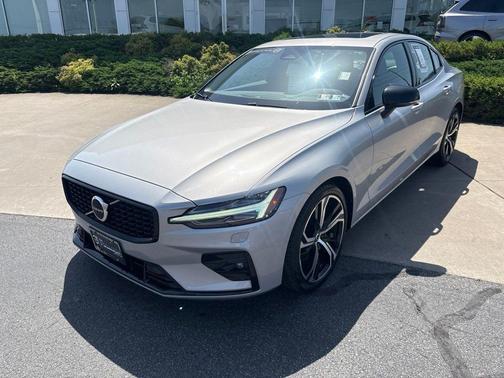Silver Dawn Metallic 2024 Volvo S60 B5 Core Dark Theme