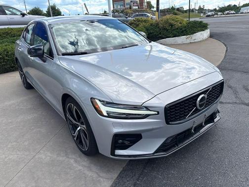 Silver Dawn Metallic 2024 Volvo S60 B5 Core Dark Theme