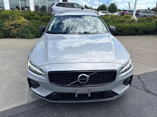 Silver Dawn Metallic 2024 Volvo S60 B5 Core Dark Theme