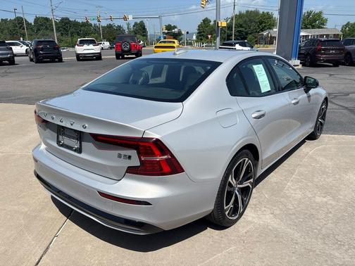 Silver Dawn Metallic 2024 Volvo S60 B5 Core Dark Theme