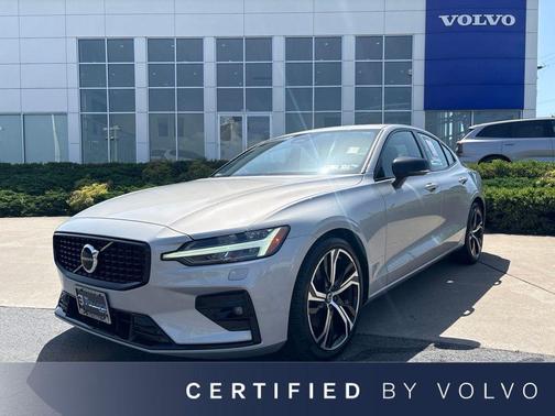 Silver Dawn Metallic 2024 Volvo S60 B5 Core Dark Theme