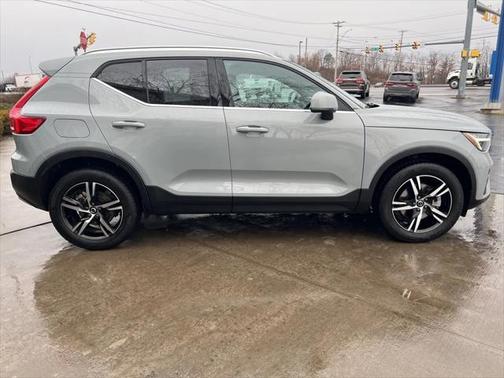 2025 Volvo XC40 B5 Core Bright Theme