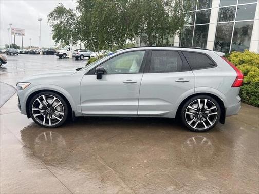 2025 Volvo XC60 B5 Ultra