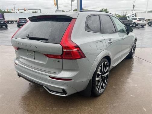 2025 Volvo XC60 B5 Ultra