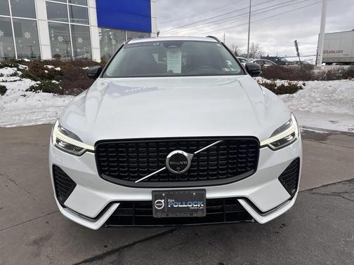 2024 Volvo XC60 B5 Ultimate Dark Theme