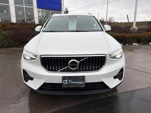 2023 Volvo XC40 B5 Plus Bright Theme
