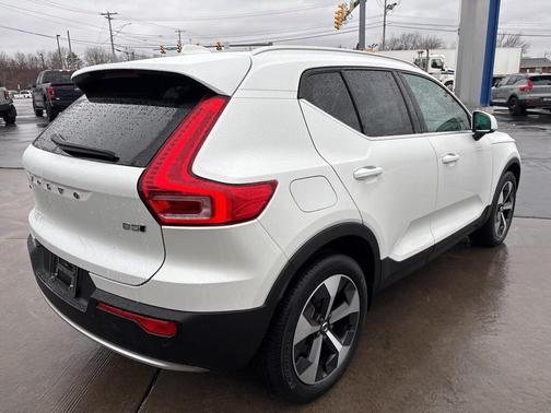 2023 Volvo XC40 B5 Plus Bright Theme