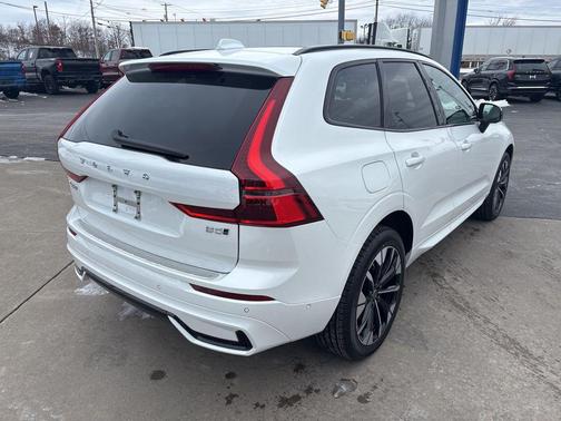 2026 Volvo XC60 B5 Plus