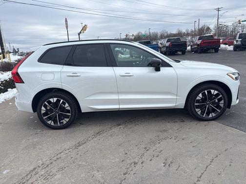 2026 Volvo XC60 B5 Plus