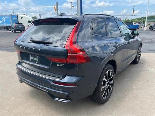 2023 Volvo XC60 B5 Plus Dark Theme