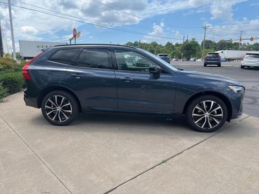 2023 Volvo XC60 B5 Plus Dark Theme