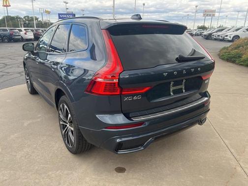 2023 Volvo XC60 B5 Plus Dark Theme