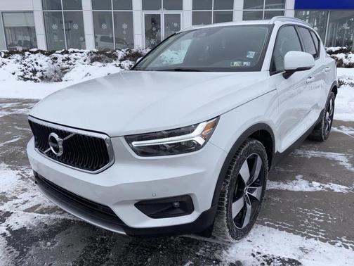 2021 Volvo XC40 T5 Momentum