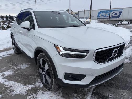 2021 Volvo XC40 T5 Momentum