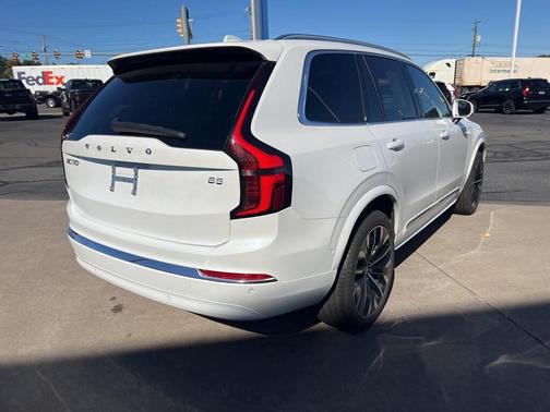 2025 Volvo XC90 B5 Plus 7-Seater