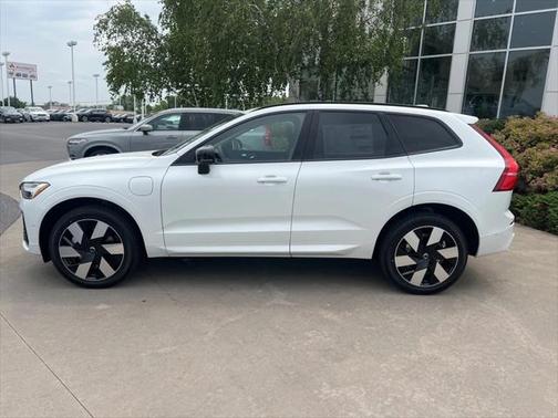2025 Volvo XC60 Plug-In Hybrid T8 Plus