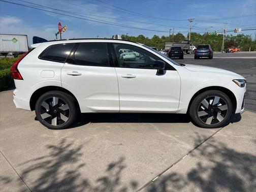 2025 Volvo XC60 Plug-In Hybrid T8 Plus