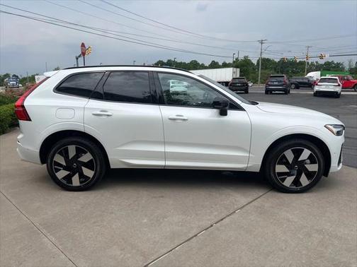 2025 Volvo XC60 Plug-In Hybrid T8 Plus