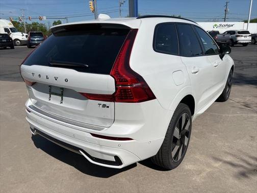 2025 Volvo XC60 Plug-In Hybrid T8 Plus