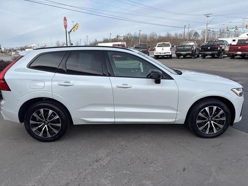 2024 Volvo XC60 B5 Plus Dark Theme