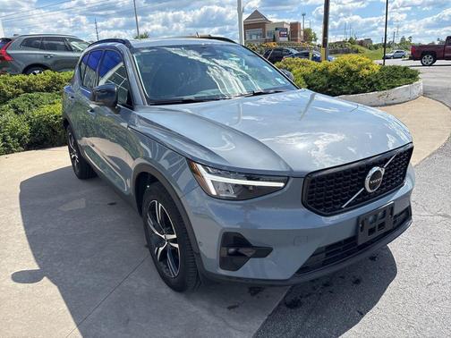 Thunder Grey Metallic 2023 Volvo XC40 B5 Plus Dark Theme