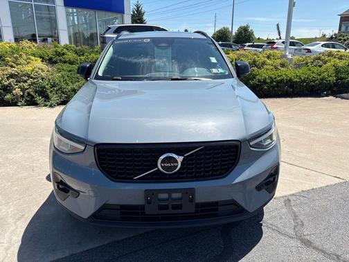Thunder Grey Metallic 2023 Volvo XC40 B5 Plus Dark Theme