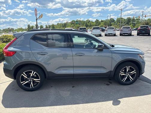 Thunder Grey Metallic 2023 Volvo XC40 B5 Plus Dark Theme