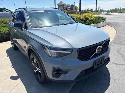 Thunder Grey Metallic 2023 Volvo XC40 B5 Plus Dark Theme
